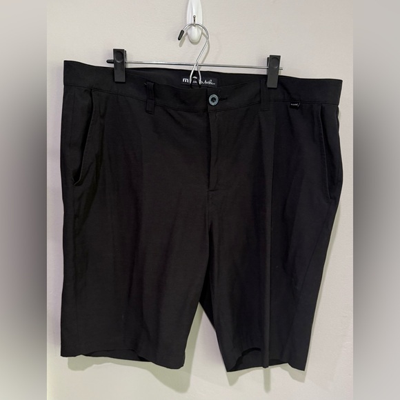 Travis Mathew Black shorts - Picture 1 of 3
